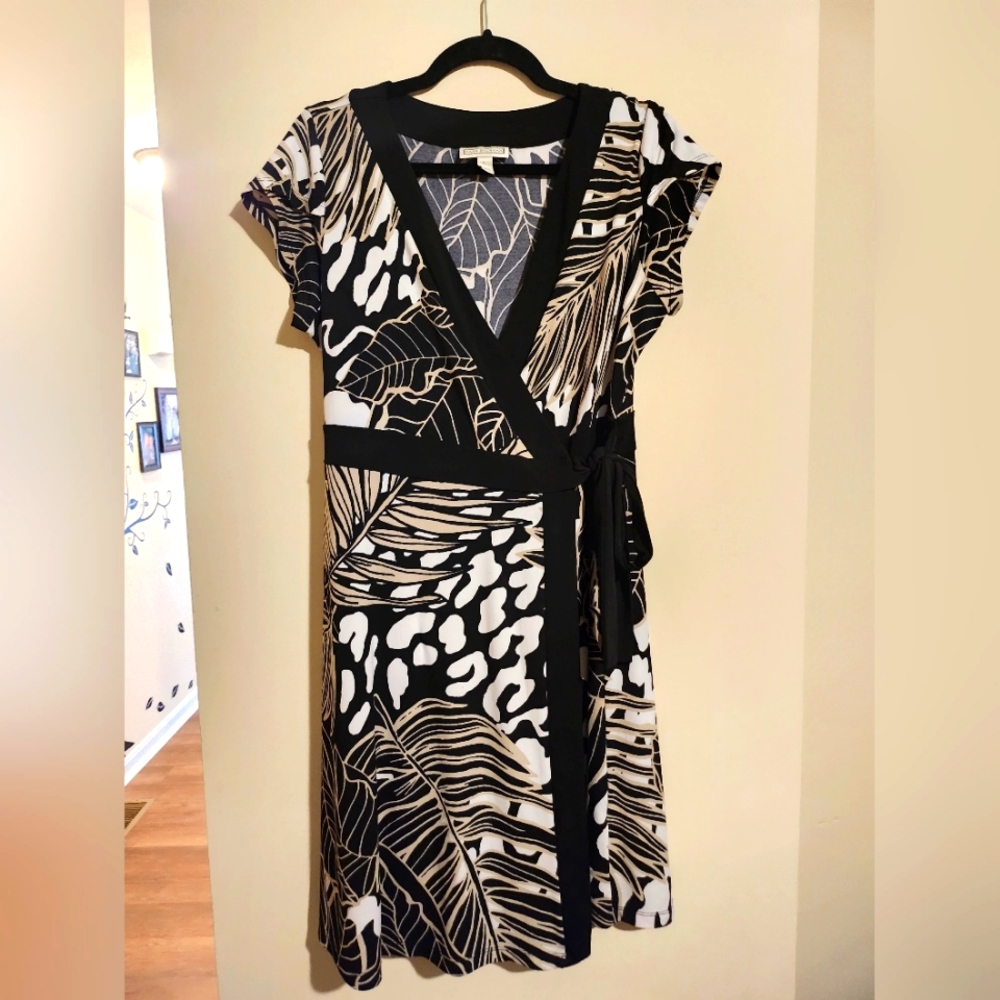 Dana Buchman Flattering Dress size Large